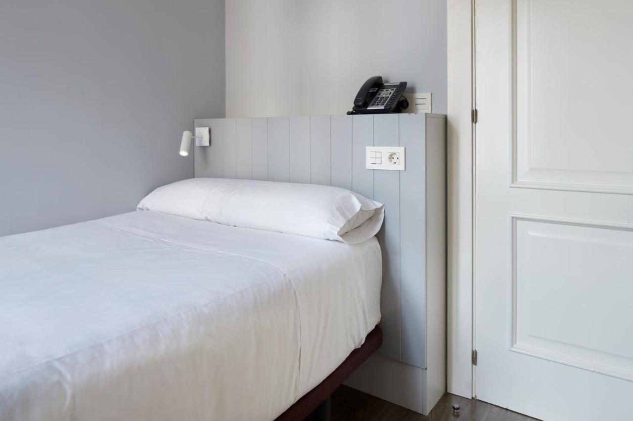 Hotel Avenida Пампона Екстериор снимка