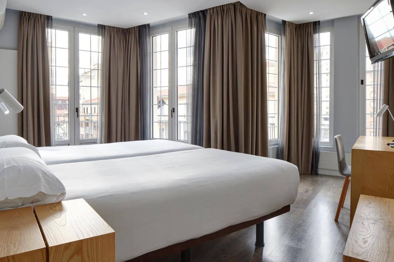Hotel Avenida Пампона Екстериор снимка