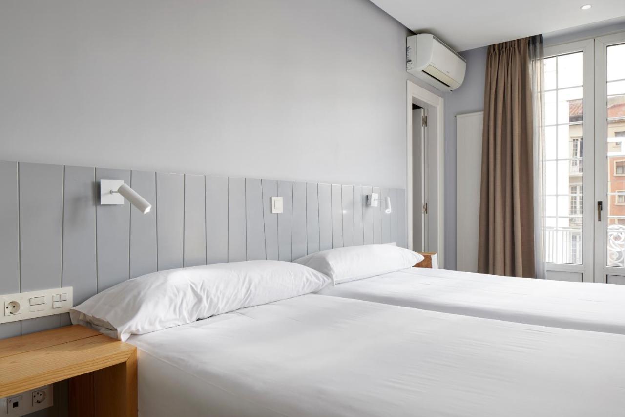 Hotel Avenida Пампона Екстериор снимка