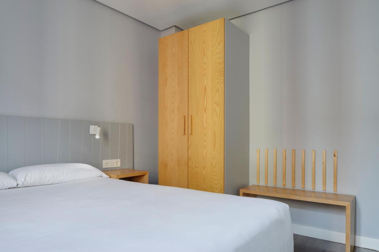 Hotel Avenida Пампона Екстериор снимка