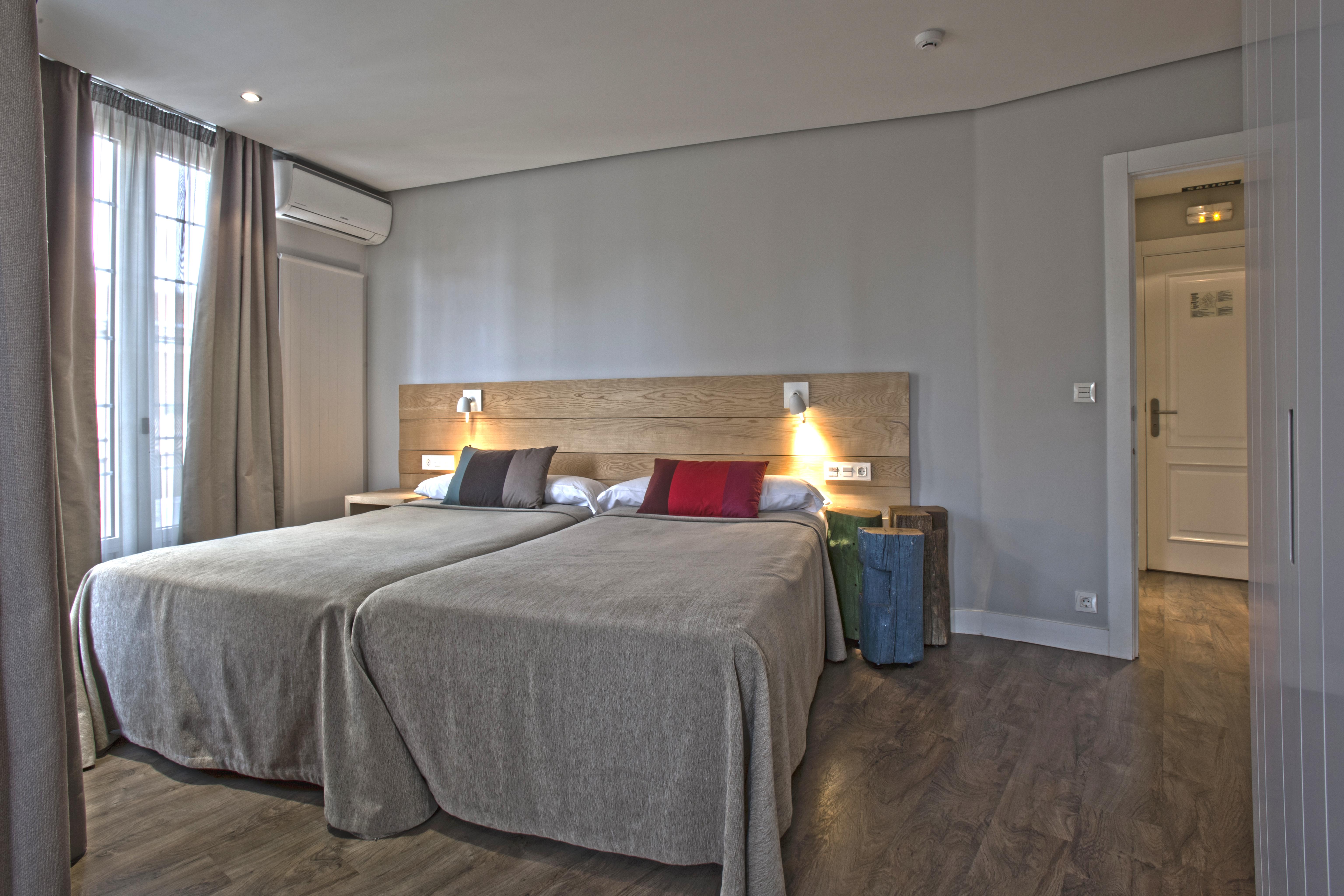 Hotel Avenida Пампона Екстериор снимка