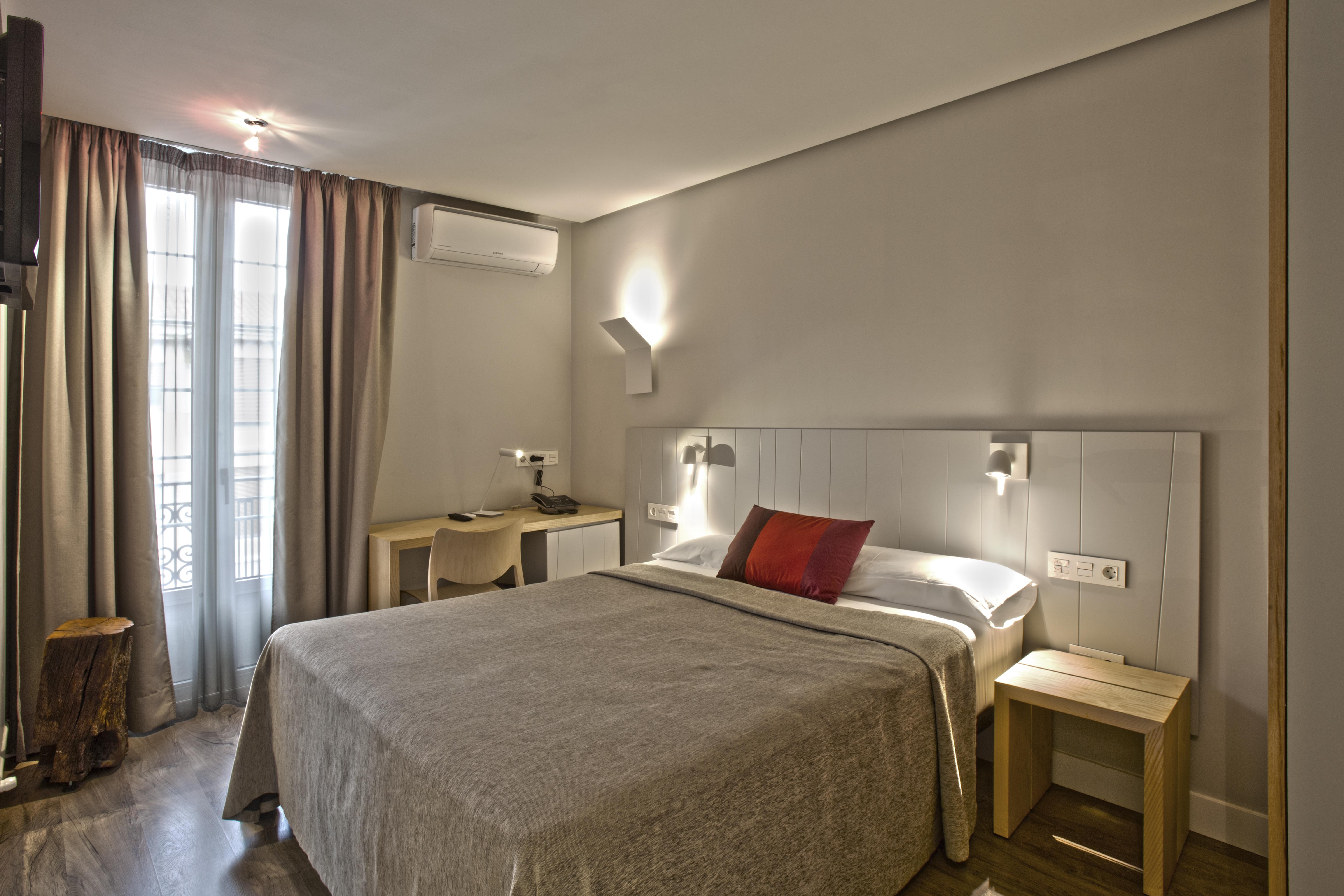 Hotel Avenida Пампона Екстериор снимка