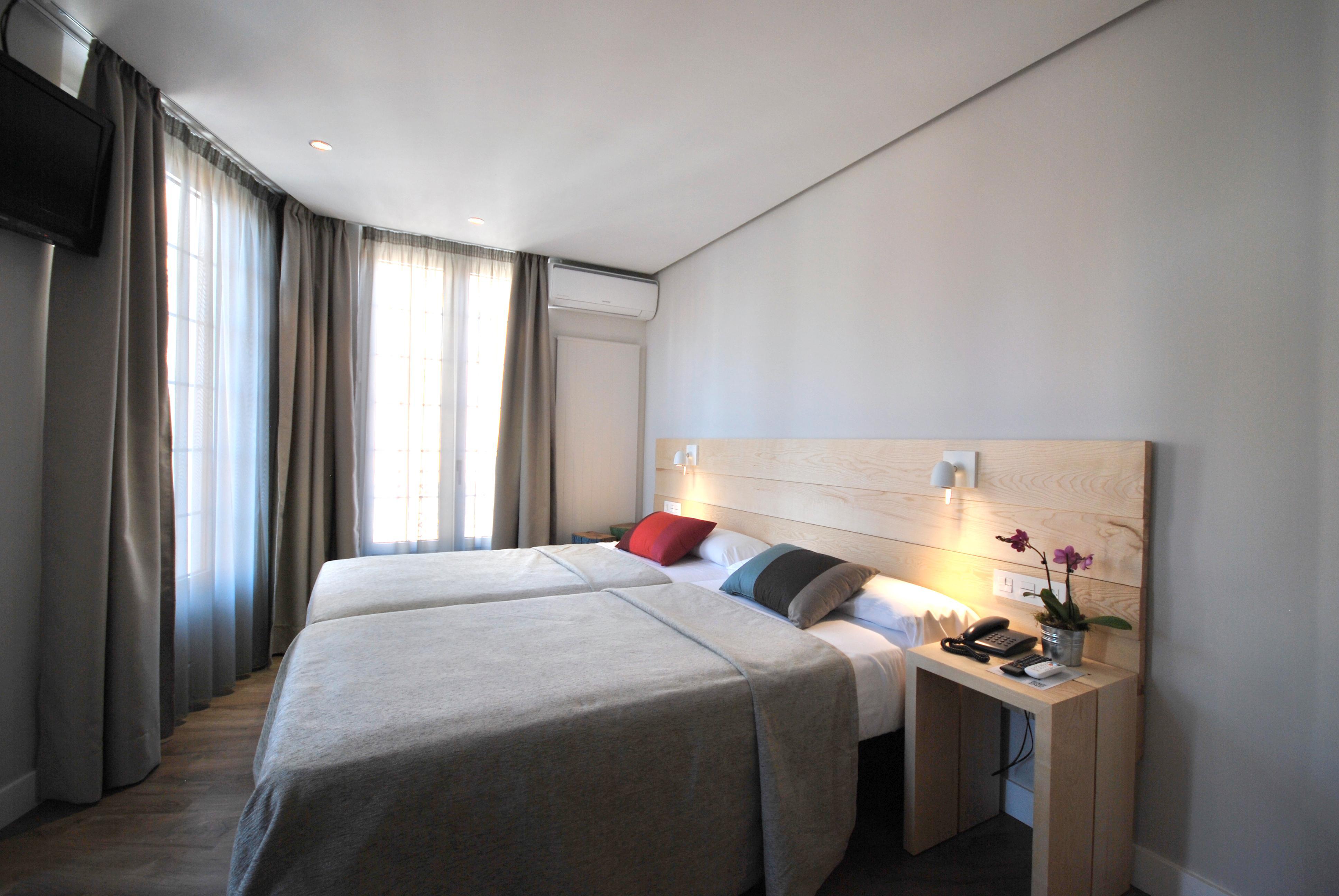 Hotel Avenida Пампона Екстериор снимка
