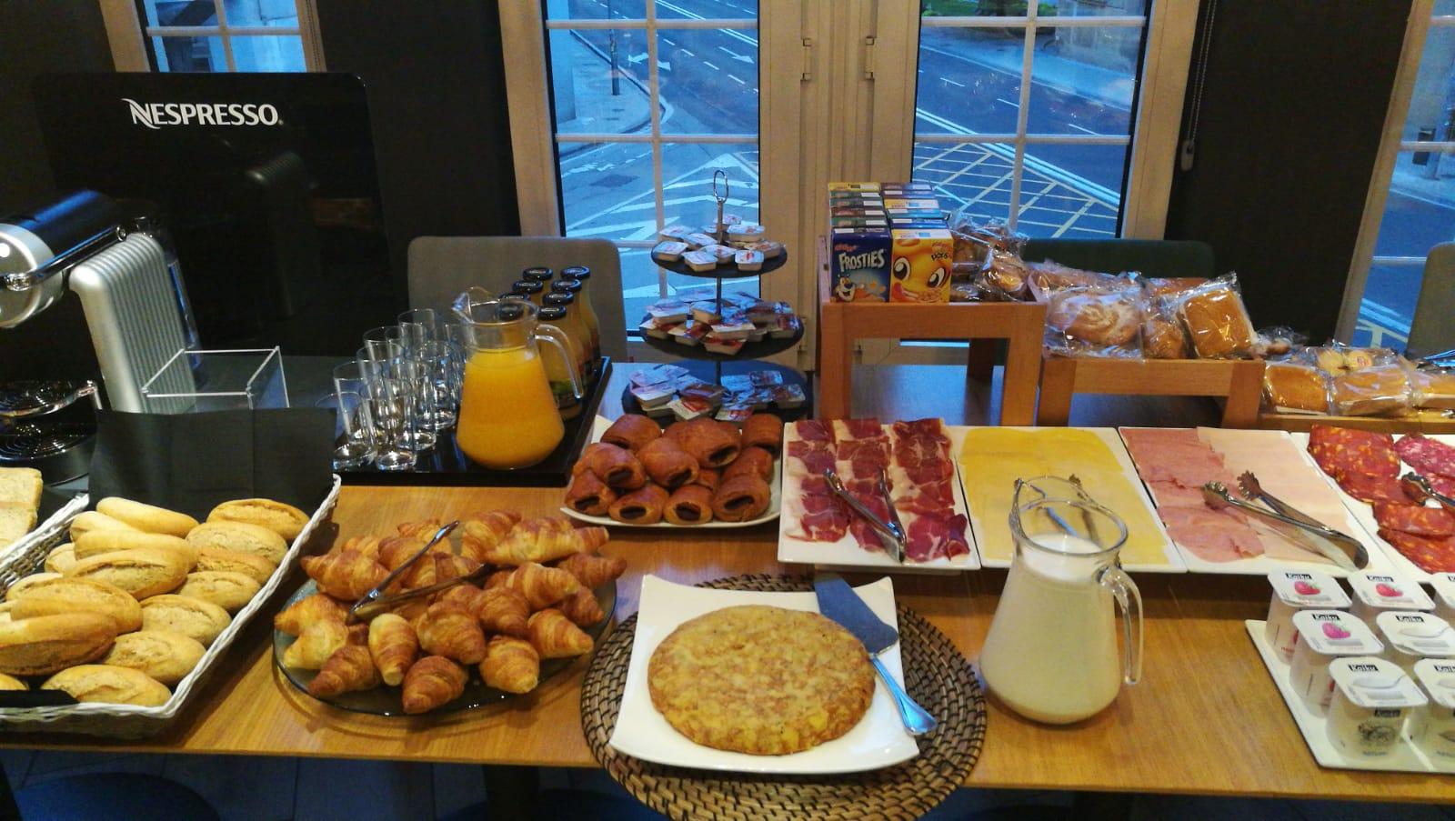 Hotel Avenida Пампона Екстериор снимка