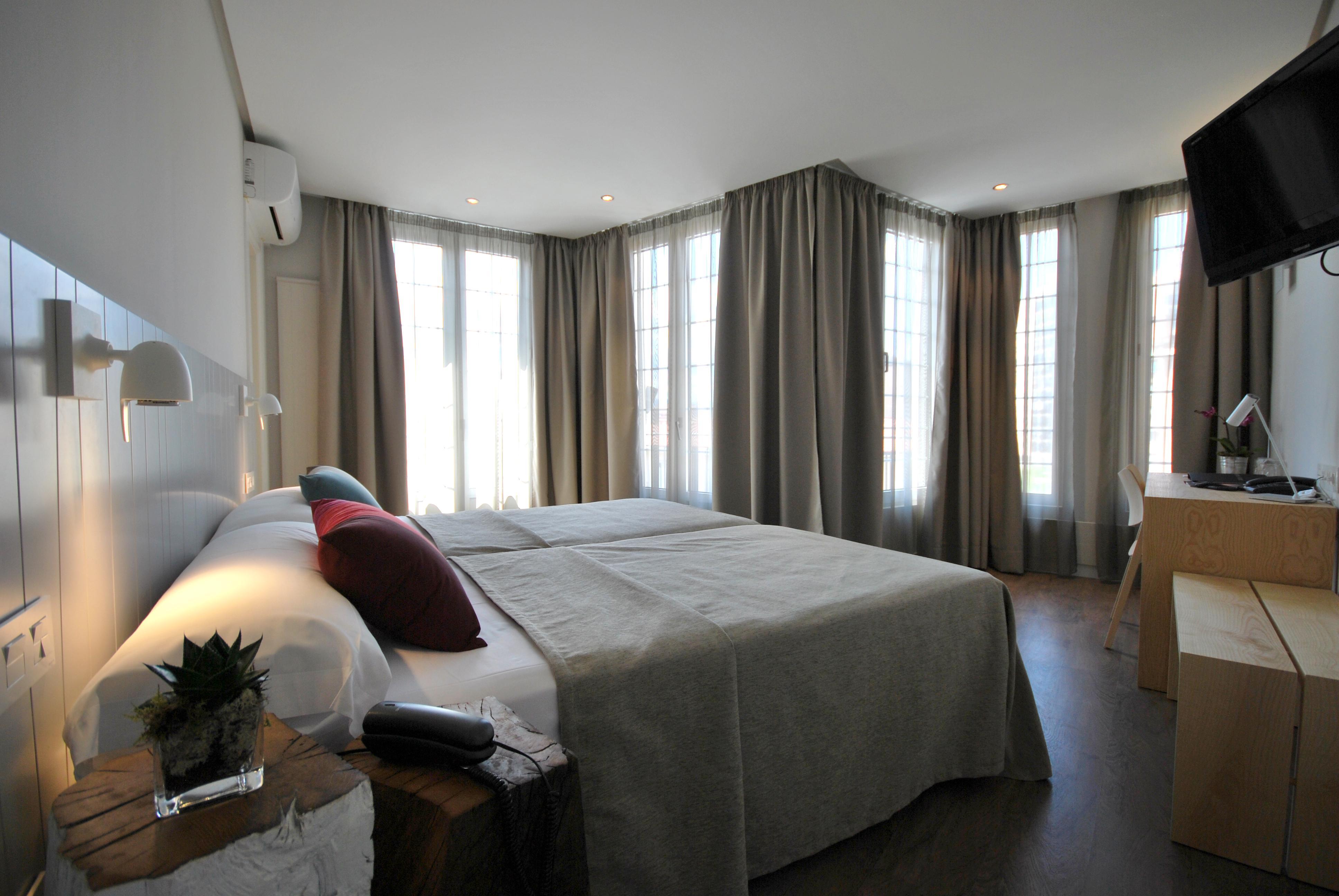 Hotel Avenida Пампона Екстериор снимка