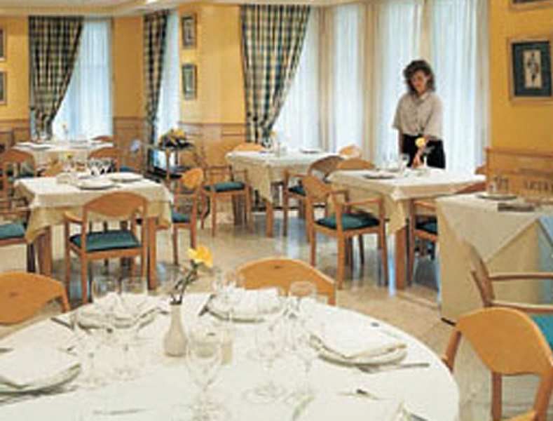 Hotel Avenida Пампона Екстериор снимка